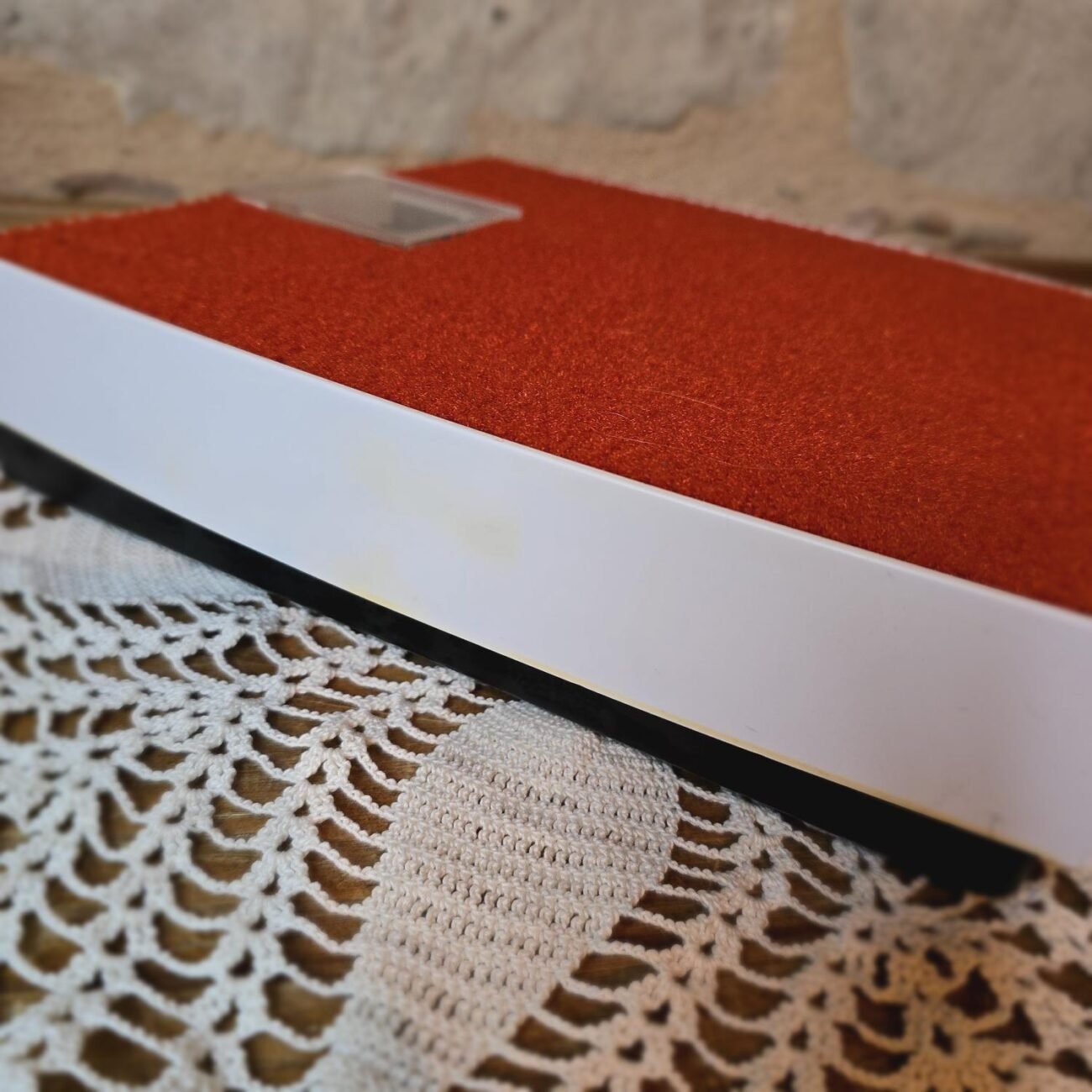 Pèse-personne moquette rouge, Années 70 – Image 7