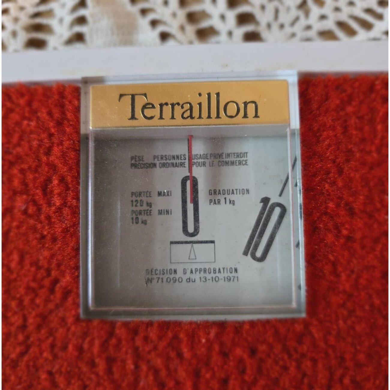 Pèse-personne moquette rouge, Années 70 – Image 3