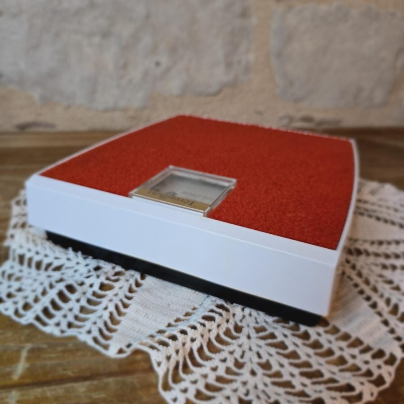 Pèse-personne moquette rouge, Années 70 – Image 5