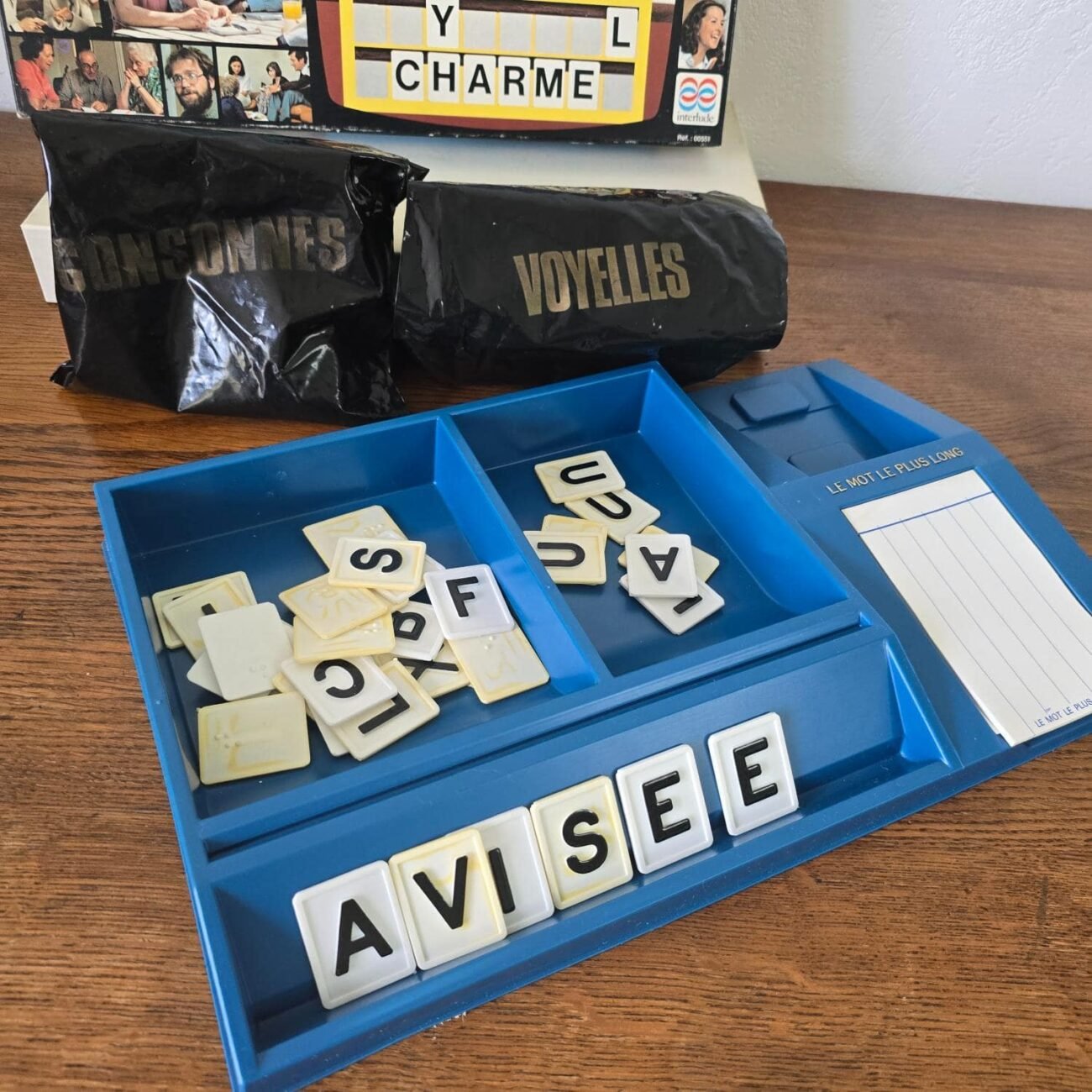 Support en plastique du jeu de lettres Le mot le plus long.