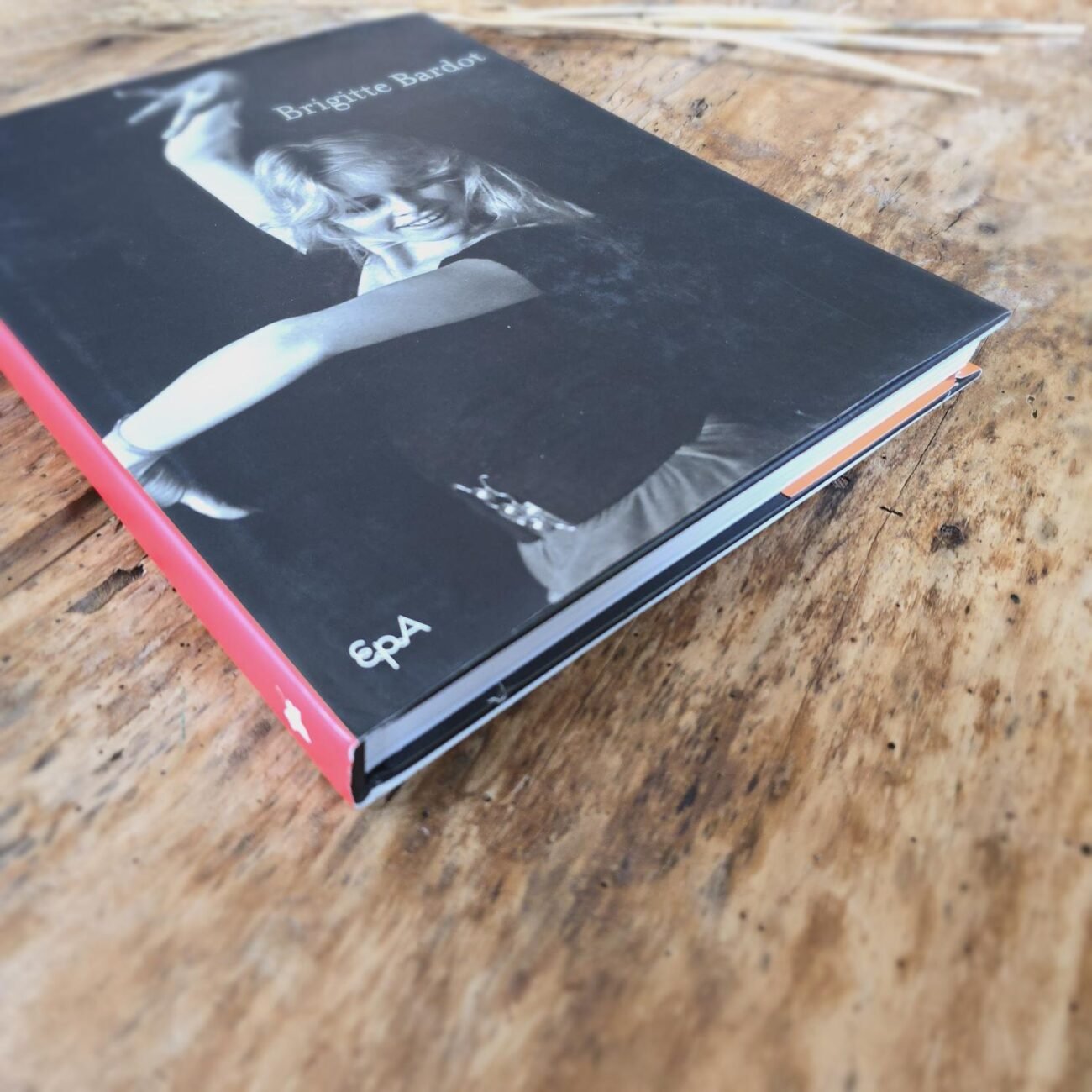 Couverture du livre "Brigitte Bardot", vue de la tranche basse