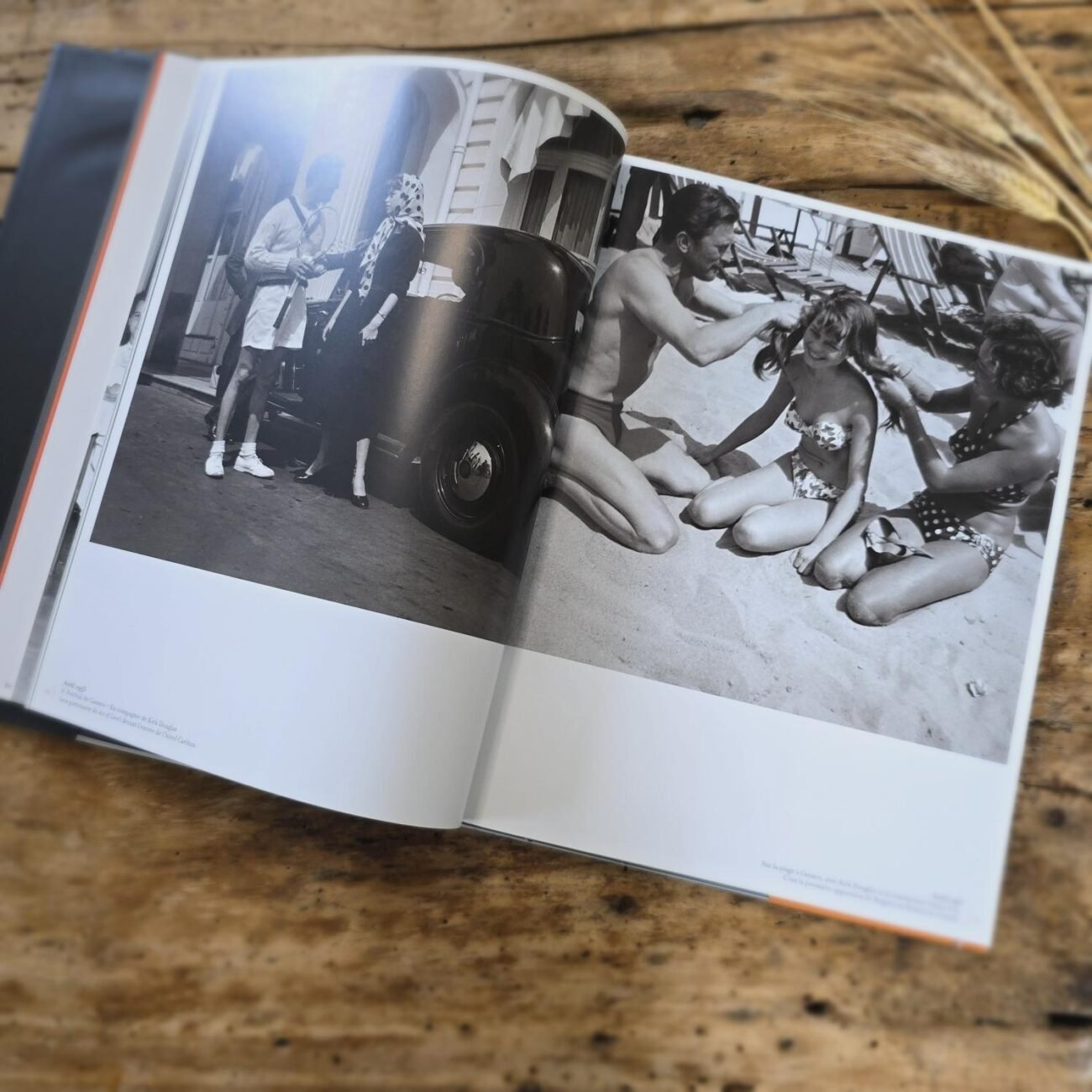 Page du livre 'Brigitte Bardot' - 2 photos noir & blanc N°4
