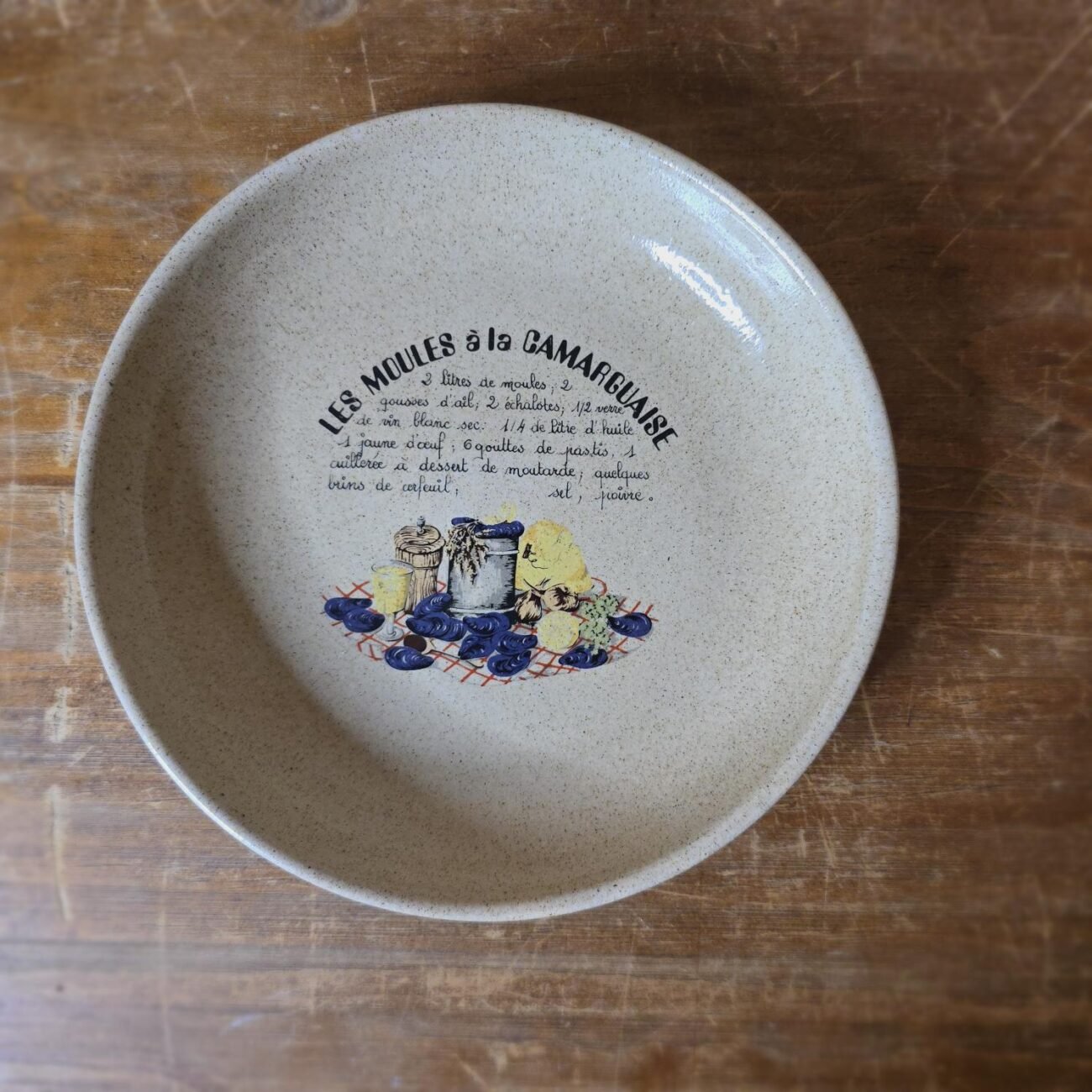 Assiette creuse moules à la Camarguaise – illustration en couleurs avec texte