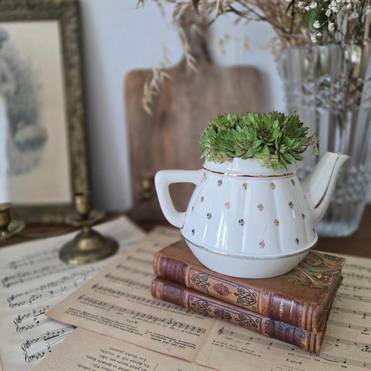 theiere-vintage-porcelaine-blanche-feu-sultana-